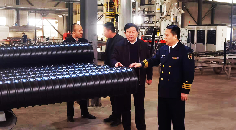 縣武裝部部長(zhǎng)周文軍蒞臨山東輝瑞參觀指導(dǎo)